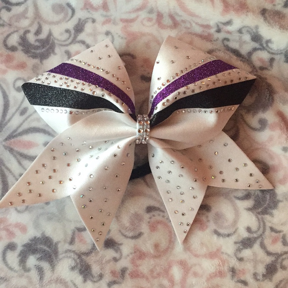 Cheer bow